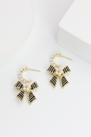 Wholesaler Bellissima - Bow tie earring decorated with hypoallergenic pearl