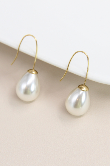 Wholesaler Bellissima - Lustrous drop pearl earring in stainless steel