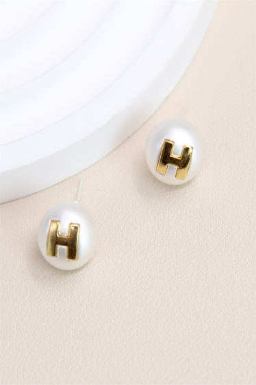 Wholesaler Bellissima - Hypoallergenic attached “H” pearl earring