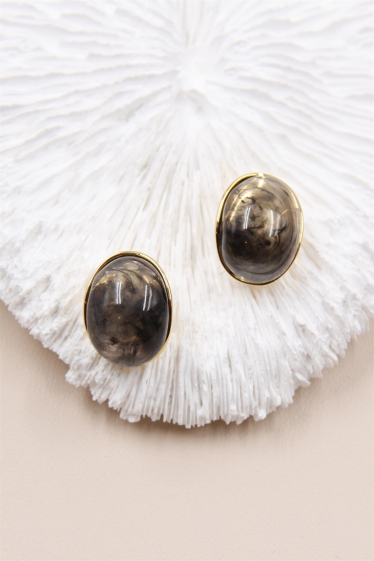 Wholesaler Bellissima - Oval resin earring embedded in a hypoallergenic gold setting