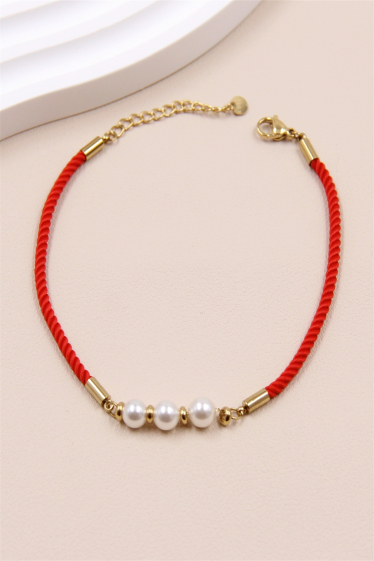 Grossiste Bellissima - Bracelet corde rouge tressée orné de 3 perles en acier inoxydable