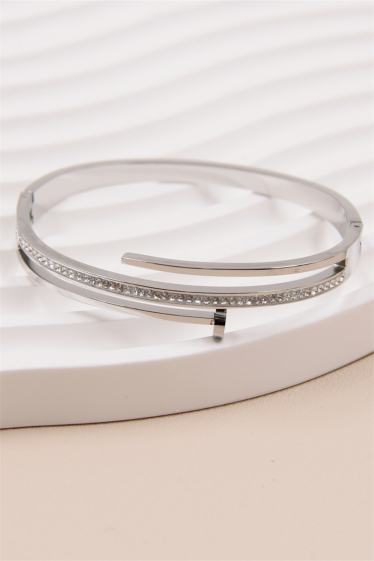 Wholesaler Bellissima - Stud bangle bracelet decorated with rhinestones in stainless steel