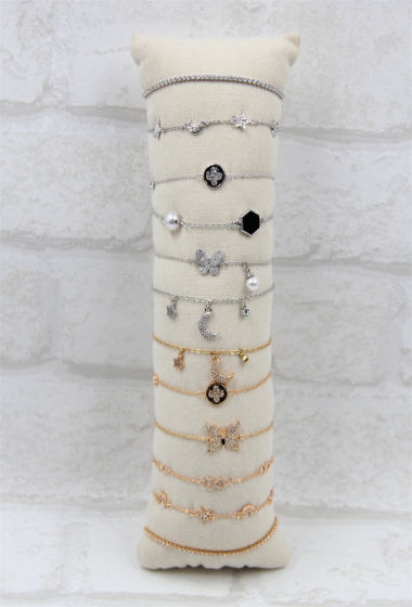 Grossiste Bellissima - Bracelet orné de strass en lot de 12 pièces avec présentoir inclus.