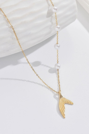Wholesaler Bellissima - Asymmetrical pearl-studded necklace adorned with a mermaid tail pendant