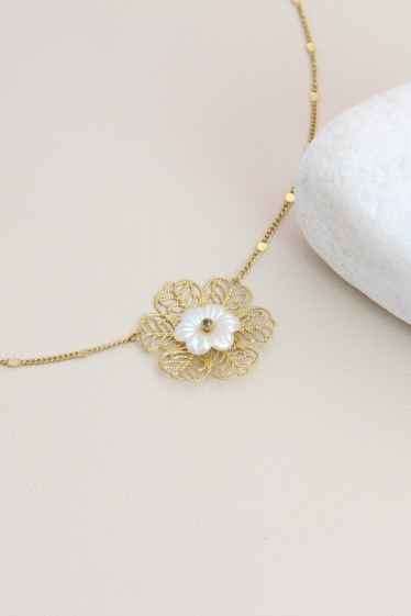 Wholesaler Bellissima - Flower necklace decorated with mother-of-pearl in stainless steel