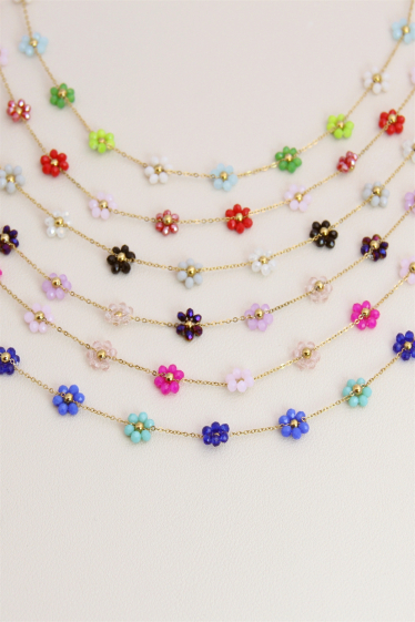 Mayorista Bellissima - Collar de perlas decorado con 13 flores de acero inoxidable.