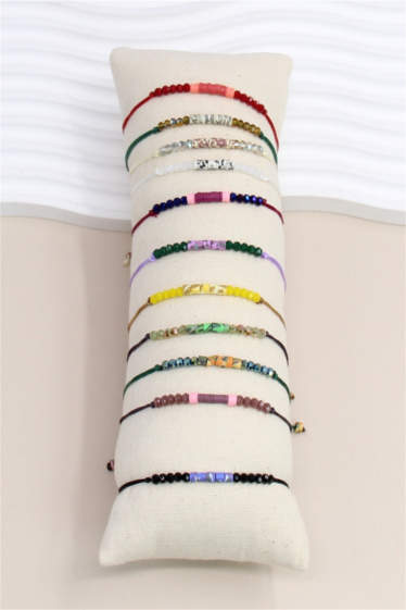 Wholesaler Bellissima - Set of 12 stone-embellished bracelets with display included