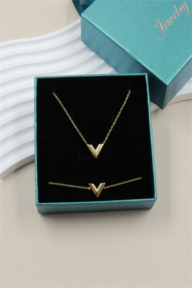 Wholesaler Bellissima - Stainless steel “V” set with jewelry box