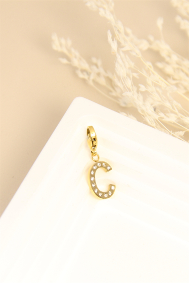 Wholesaler Bellissima - Charm's letter "C" pendant decorated with rhinestones in stainless steel