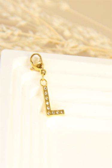Wholesaler Bellissima - Charm's letter "L" pendant decorated with rhinestones in stainless steel