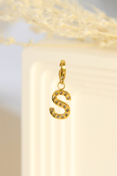 Wholesaler Bellissima - Charm's letter "S" pendant decorated with rhinestones in stainless steel