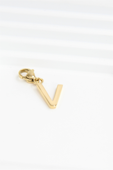 Wholesaler Bellissima - Charm's letter "V" pendant in stainless steel