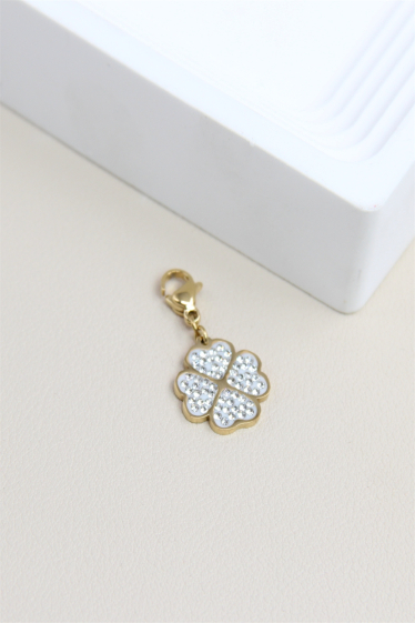 Wholesaler Bellissima - Charm's clover pendant decorated with rhinestones in stainless steel