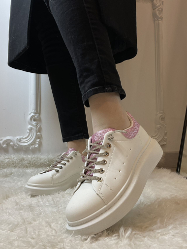Wholesaler Bello Star - Sneaker with rhinestone laces