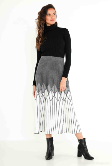 Wholesaler BLEUET DE PARIS - Long striped and diamond skirt. Corresponding TU size 38-46.