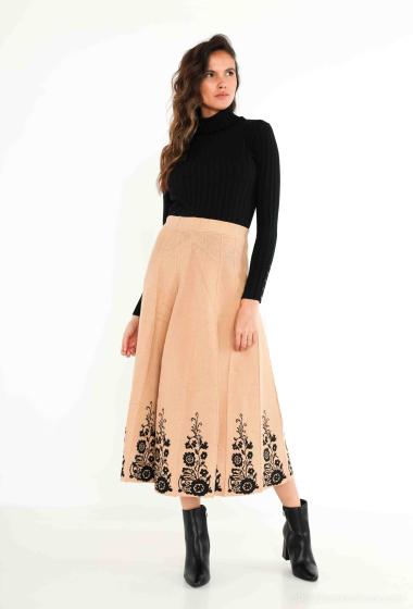 Wholesaler BLEUET DE PARIS - Long pleated skirt with floral pattern at the bottom; Corresponding TU size 38-46.