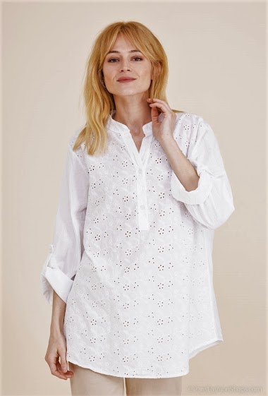Perforated English lace blouse
