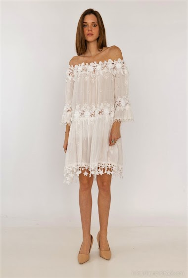 Wholesaler Bobo Glam' - Bohemian off-the-shoulder dress with embroidery in pink with star embroidery