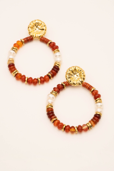 Grossiste Bohm - Boucles pendantes Maélie - fleur texturée et anneau de pierres naturelles