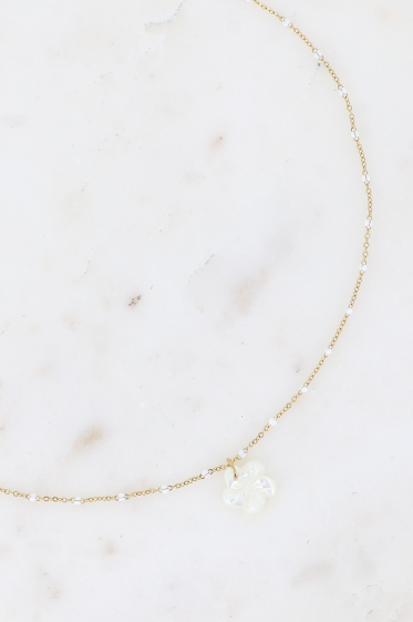 Großhändler Bohm - Halskette – Kette mit Emaille, perlmuttfarbener Blumenanhänger 12 mm