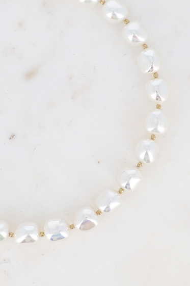 Grossiste Bohm - Collier sur câble - grosses perles de résine blanche