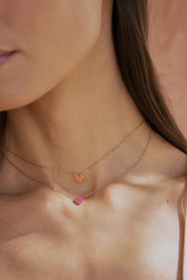 Grossiste Bohm - Collier Yesenia - petit pendentif coeur en émail coloré