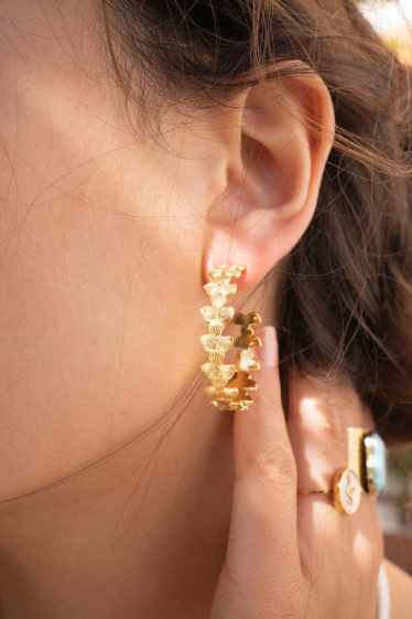 Wholesaler Bohm - Florentio hoop earrings - foliage pattern with 3 textured petals