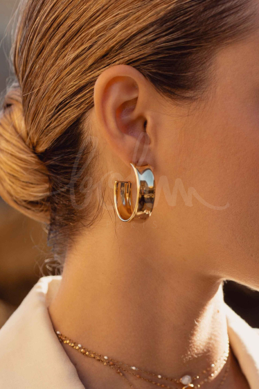 Wholesaler Bohm - Janie hoop earrings - wide and curved 35mm