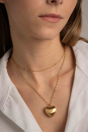 Großhändler Bohm - Lange Osana-Halskette – großes gebürstetes Herz