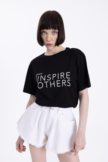 Grossiste BSL - T-shirt Imprimé Élégant pour Femme - Style Unique - BSL