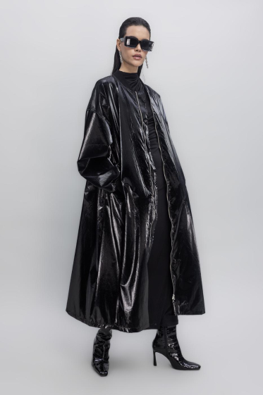 Grossiste BSL - Trench-coat long oversize en simili cuir - BSL