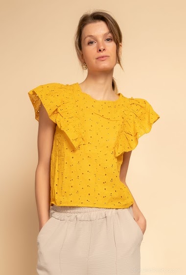 Großhändler By Clara - Embroidered and perforated blouse