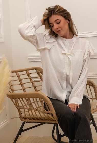 Grossiste By Clara - chemise volont.BLOUSE BRODEE AVEC VOLONTS .