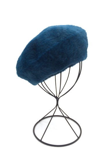 Wholesaler By Oceane - BERET IN FAKE MINK FUR WITH SMALL TIP IN THE CENTRE