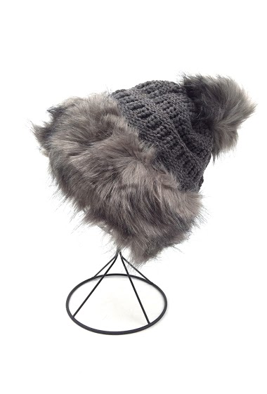 Wholesaler By Oceane - BEANIE WITH FAKE FOX FUR LAPEL, MIXED COLOURS.