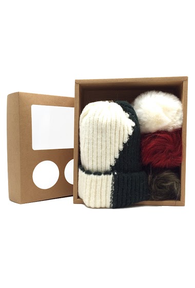 Mayorista By Oceane - DIAGONAL BICOLOR BEANIE SET WITH FOLD UP EDGE - SET OF 3 FAKE POMPOMS