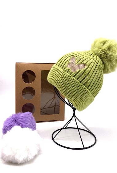 Wholesaler By Oceane - Beanie set with embroidered butterfly detail - 3 removable pompon
