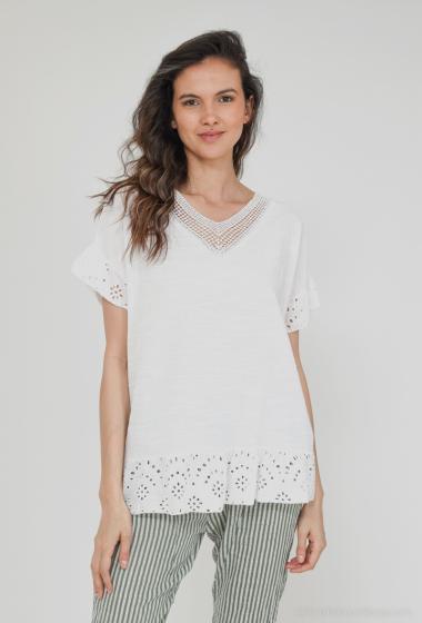 Wholesaler Catherine Style - Short Sleeve Strass V-Neck Blouse with Perforated Embroidery Detail