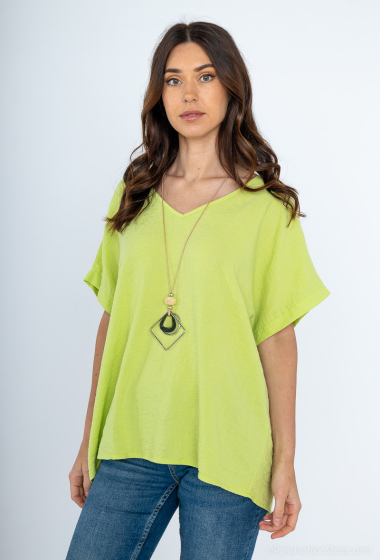 Wholesaler C'Belle - Plain t-shirt with necklace