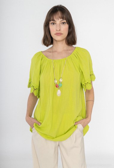 Wholesaler C'Belle - Plain lace t-shirt with necklace