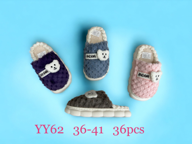 Wholesaler C&C Chaussures - WOMEN’S SLIPPERS WITH A LITTLE BEAR