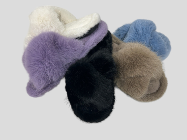 Wholesaler C&C Chaussures - Crossed fur slipper