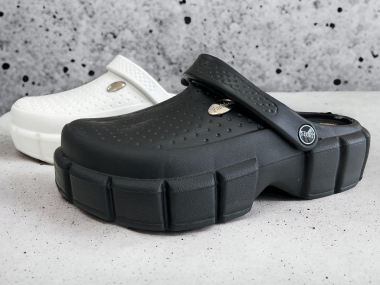 Wholesaler C&C Chaussures - compensated clog