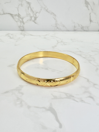 Wholesaler Cecile II - Bangle bracelet, gold plated with relief pattern.