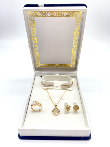 Grossiste Cecile II - Coffret cadeau femme parure plaqué or avec pierre zircone.
