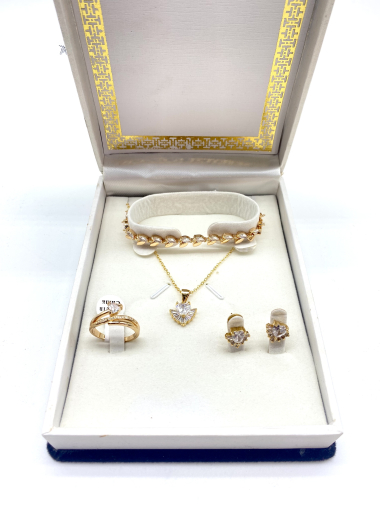 Mayorista Cecile II - Caja de regalo con adornos bañados en oro para mujer.