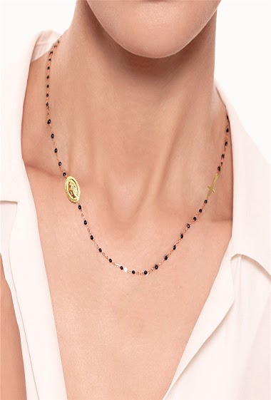 Grossiste Ceramik - Collier fin en acier  avec mini Perles de couleurs en résine Croix Vierge Marie