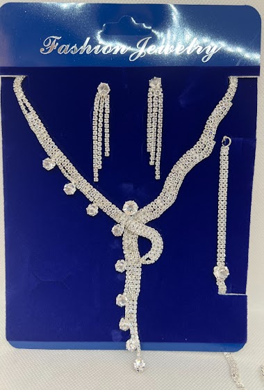 Mayorista Ceramik - Set of necklace, bracelet and earrings with rhinestones for bridal party