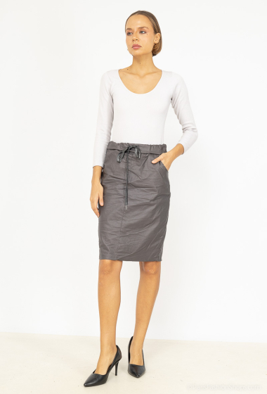 Wholesaler Chana Mod - Plain faux leather skirt with pockets