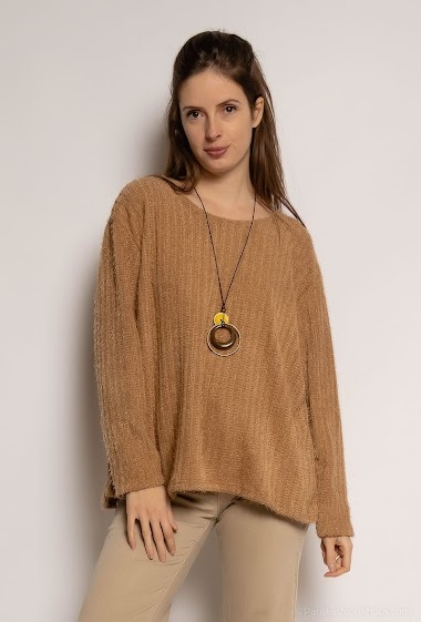 Großhändler Chana Mod - Fluffy sweater with necklace